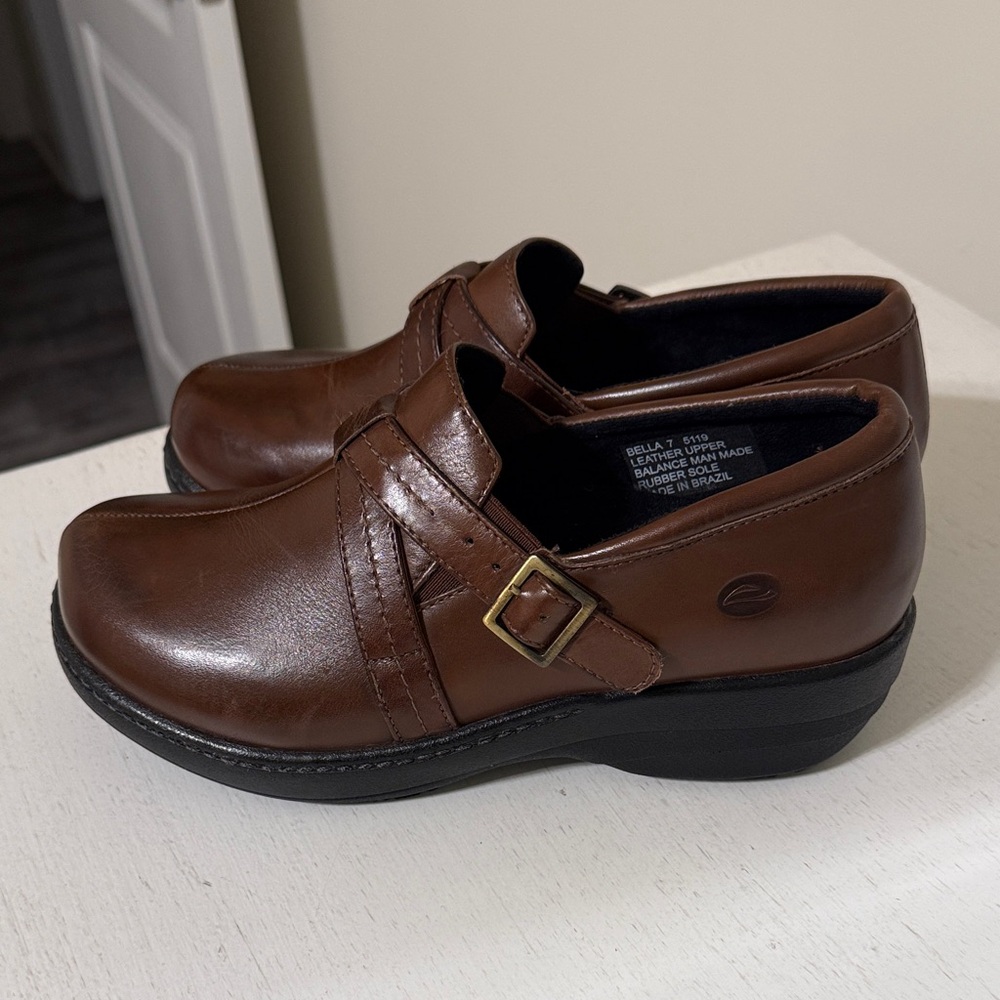 Abeo Women’s Bella Brown Genuine Leather Clogs with Buckle / Size 7 / Brand NWOT